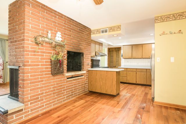 10 Hollycourt Terrace, Lake Zurich, IL 60047