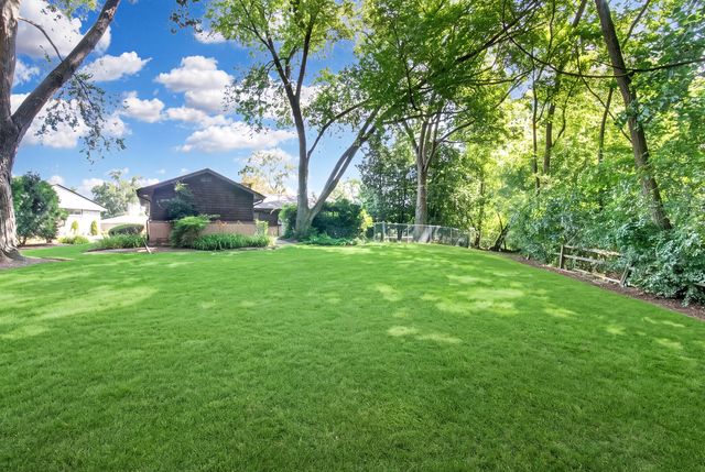 10 Hollycourt Terrace, Lake Zurich, IL 60047