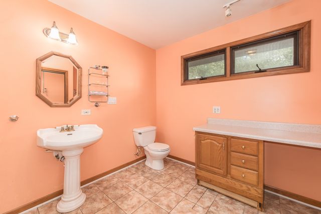 10 Hollycourt Terrace, Lake Zurich, IL 60047