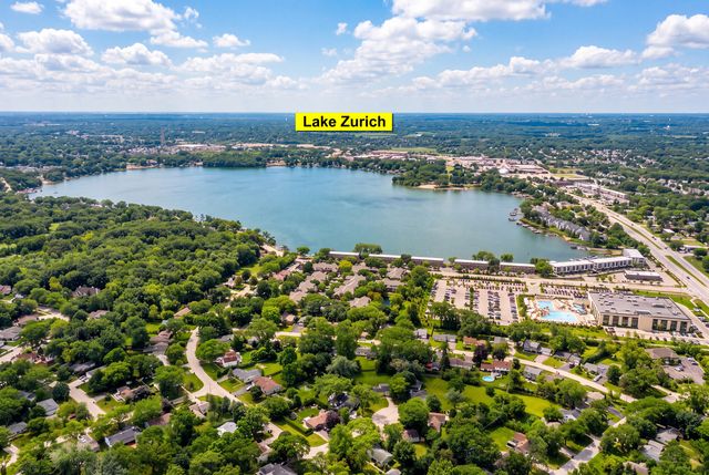 10 Hollycourt Terrace, Lake Zurich, IL 60047
