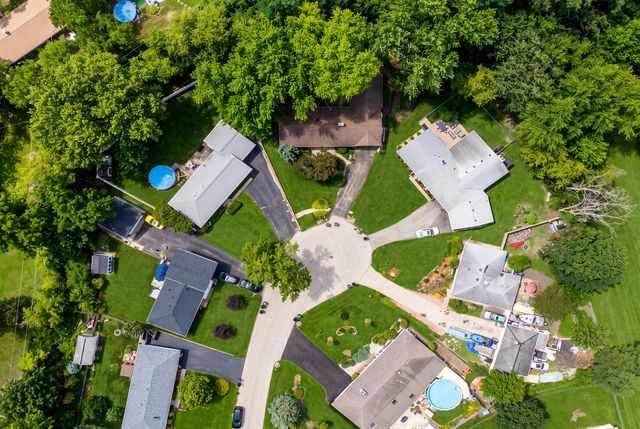 10 Hollycourt Terrace, Lake Zurich, IL 60047