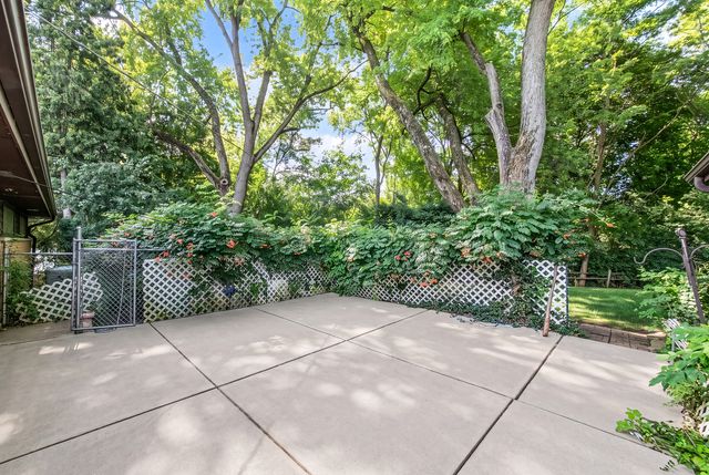 10 Hollycourt Terrace, Lake Zurich, IL 60047