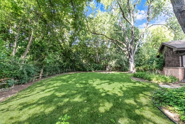 10 Hollycourt Terrace, Lake Zurich, IL 60047