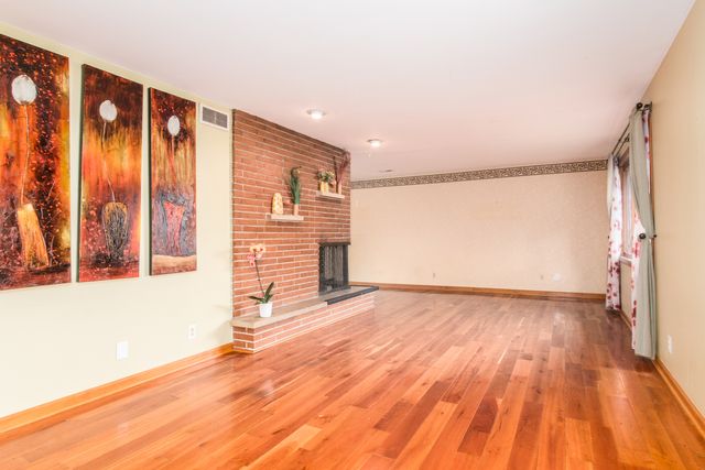 10 Hollycourt Terrace, Lake Zurich, IL 60047