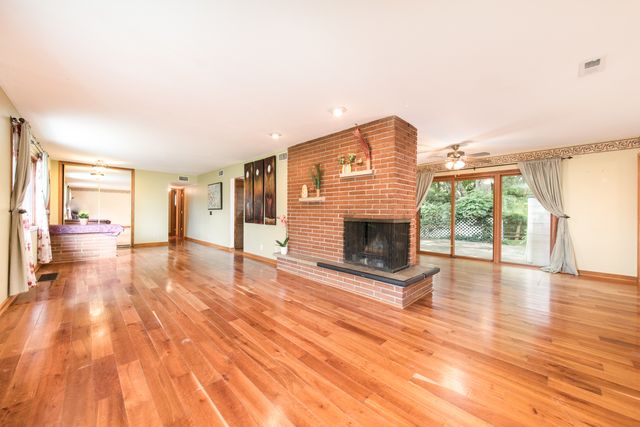 10 Hollycourt Terrace, Lake Zurich, IL 60047