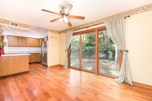 10 Hollycourt Terrace, Lake Zurich, IL 60047