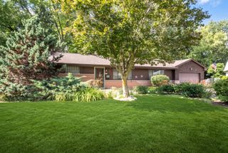 10 Hollycourt Terrace, Lake Zurich, IL 60047