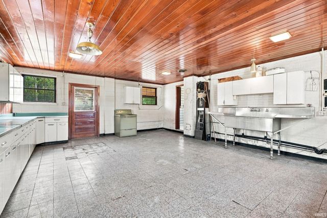 11000 Old State Road, Evansville, IN 47711