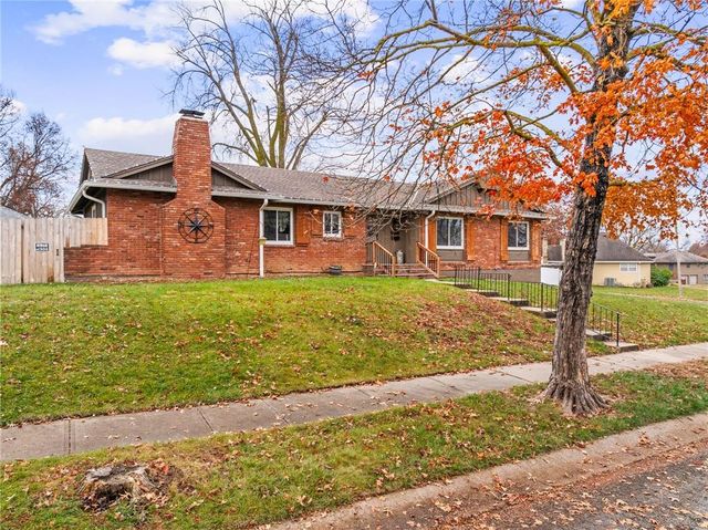 8329 WILLOW Way, Raytown, MO 64138