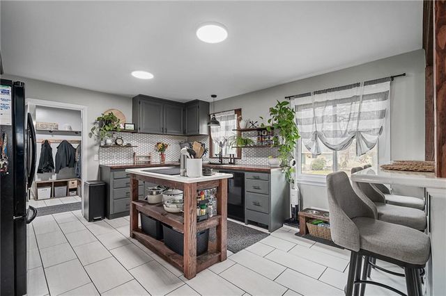 8329 WILLOW Way, Raytown, MO 64138