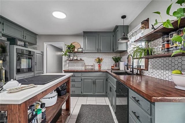 8329 WILLOW Way, Raytown, MO 64138