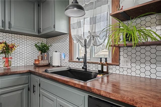 8329 WILLOW Way, Raytown, MO 64138