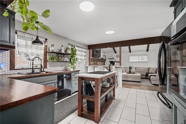 8329 WILLOW Way, Raytown, MO 64138