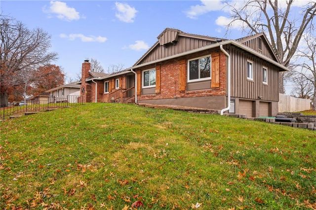 8329 WILLOW Way, Raytown, MO 64138