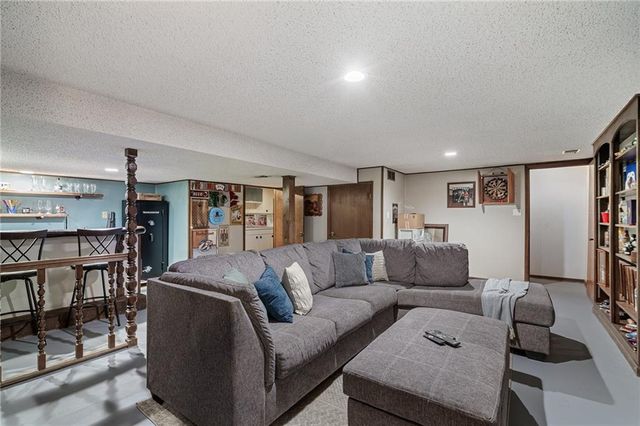 8329 WILLOW Way, Raytown, MO 64138