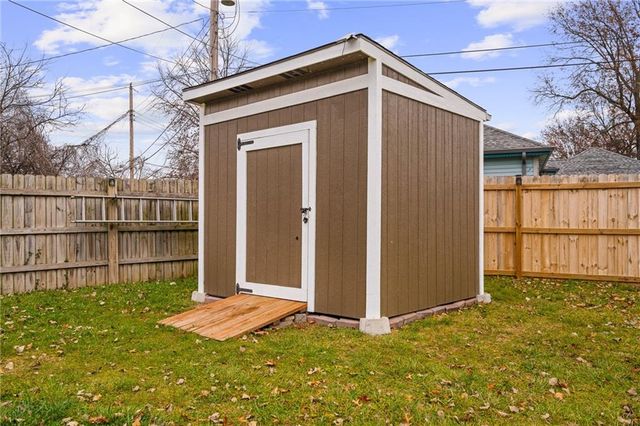 8329 WILLOW Way, Raytown, MO 64138