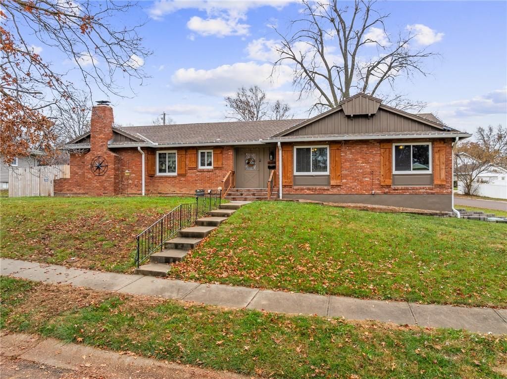 8329 WILLOW Way, Raytown, MO 64138