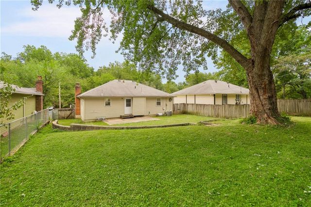 8226 McGee Street, Kansas City, MO 64114