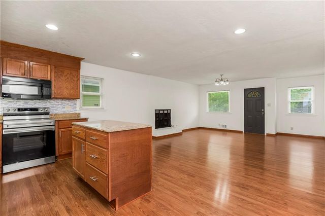 8226 McGee Street, Kansas City, MO 64114