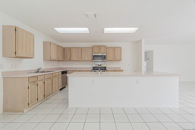 11015 Kimes Park Dr, San Antonio, TX 78249