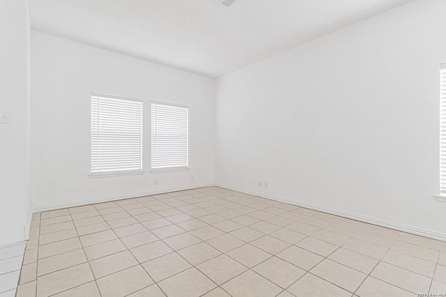 11015 Kimes Park Dr, San Antonio, TX 78249