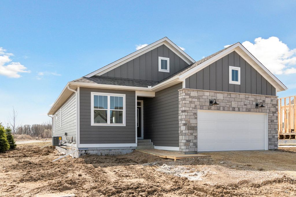 10926 37th Street N, Lake Elmo, MN 55042 — exterior