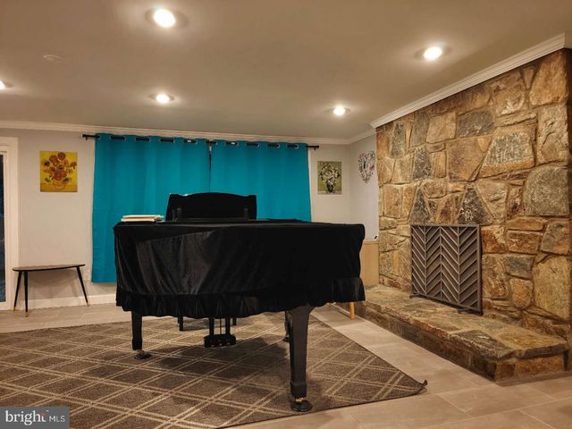 8111 WHITES FORD WAY, Potomac, MD 20854