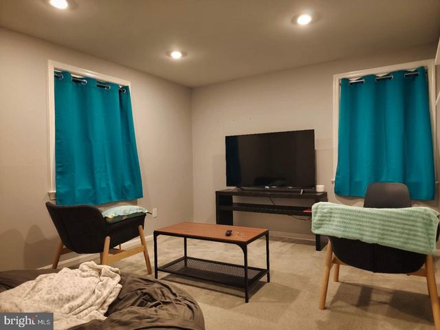 8111 WHITES FORD WAY, Potomac, MD 20854
