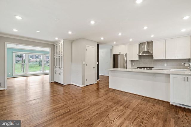 8111 WHITES FORD WAY, Potomac, MD 20854