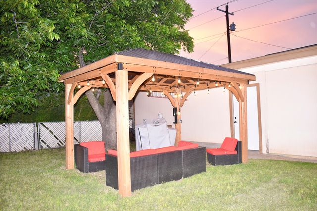 1900 S Walnut Street, Brady, TX 76825