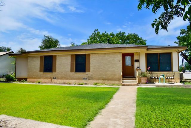 1900 S Walnut Street, Brady, TX 76825