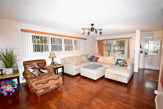 1900 S Walnut Street, Brady, TX 76825