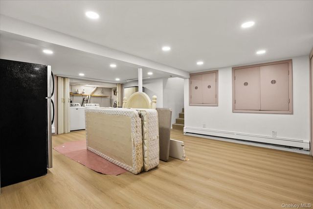 228 Robby Lane, Manhasset Hills, NY 11040