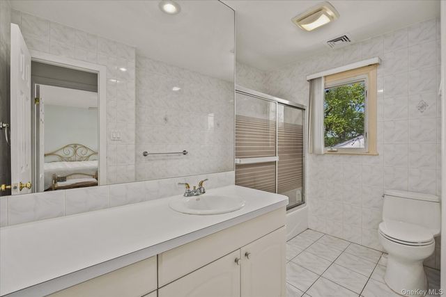 228 Robby Lane, Manhasset Hills, NY 11040