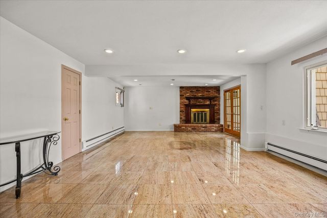 228 Robby Lane, Manhasset Hills, NY 11040