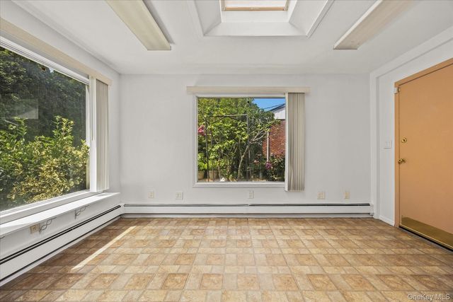 228 Robby Lane, Manhasset Hills, NY 11040