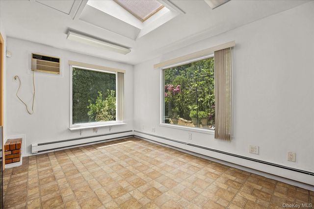 228 Robby Lane, Manhasset Hills, NY 11040