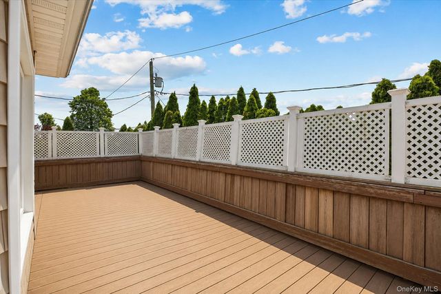228 Robby Lane, Manhasset Hills, NY 11040