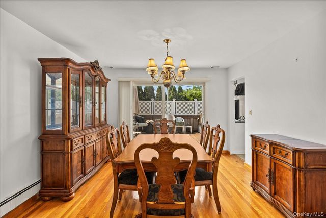 228 Robby Lane, Manhasset Hills, NY 11040