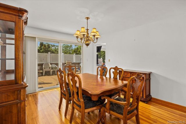 228 Robby Lane, Manhasset Hills, NY 11040