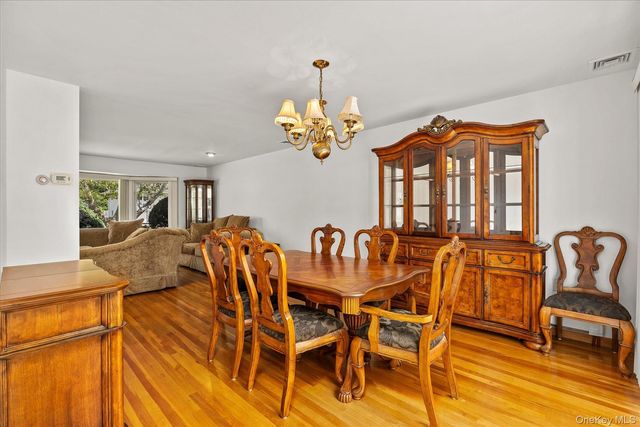 228 Robby Lane, Manhasset Hills, NY 11040