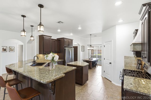 3711 W 110th Street S, Jenks, OK 74037