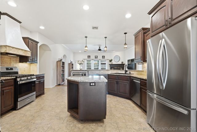 3711 W 110th Street S, Jenks, OK 74037