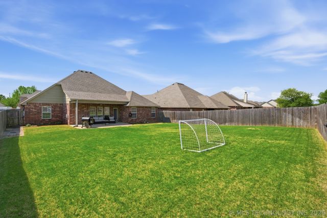 3711 W 110th Street S, Jenks, OK 74037