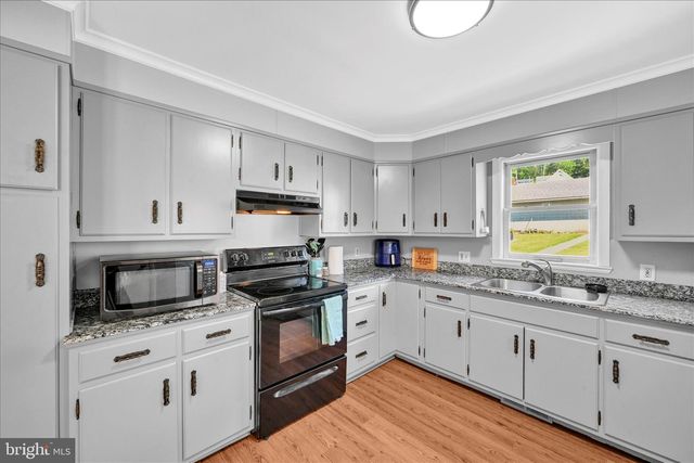 186 W MAIN ST, Adamstown, PA 19501