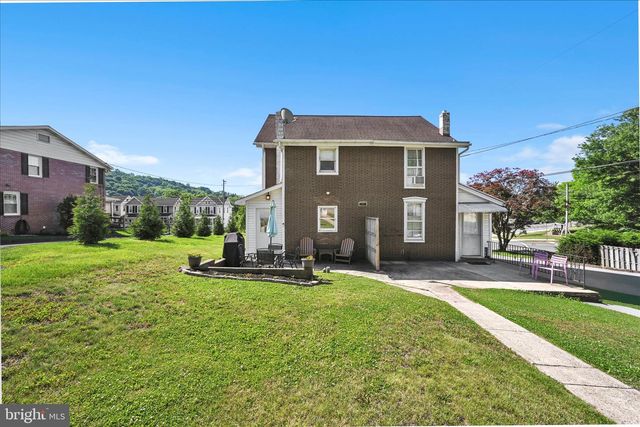 186 W MAIN ST, Adamstown, PA 19501