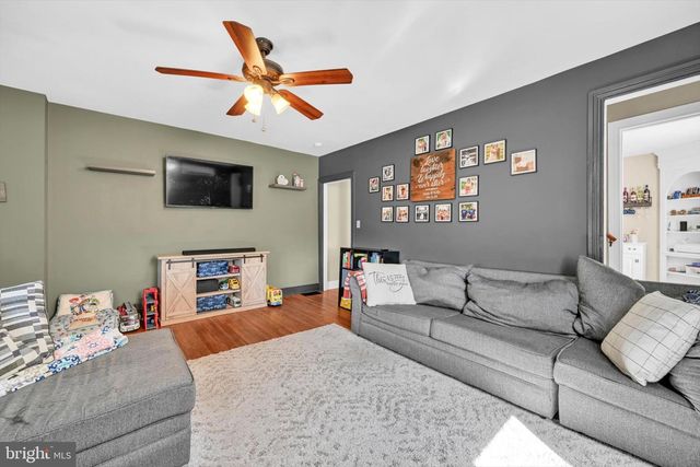 186 W MAIN ST, Adamstown, PA 19501