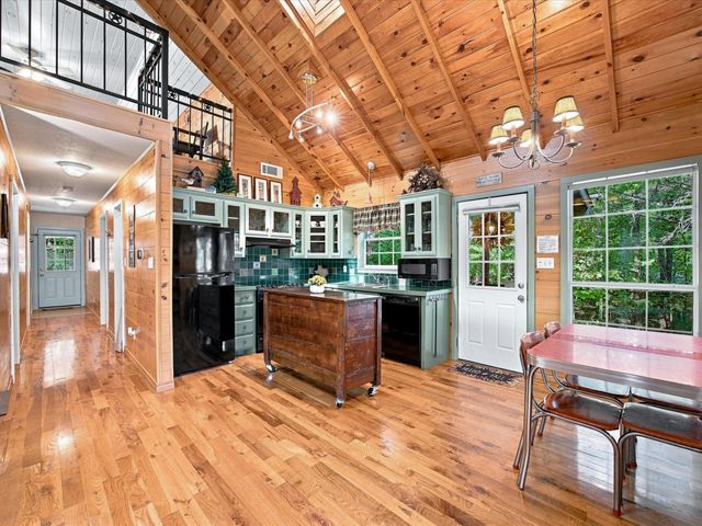 196 Lakecrest Drive, Pottsboro, TX 75076