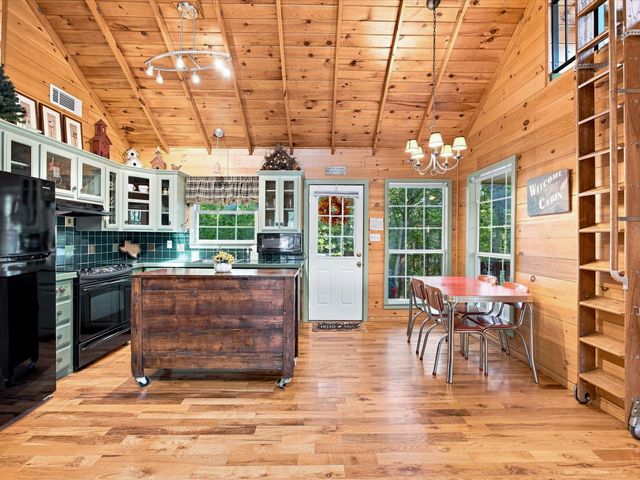196 Lakecrest Drive, Pottsboro, TX 75076