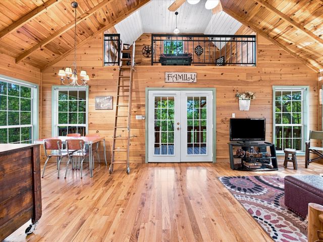196 Lakecrest Drive, Pottsboro, TX 75076